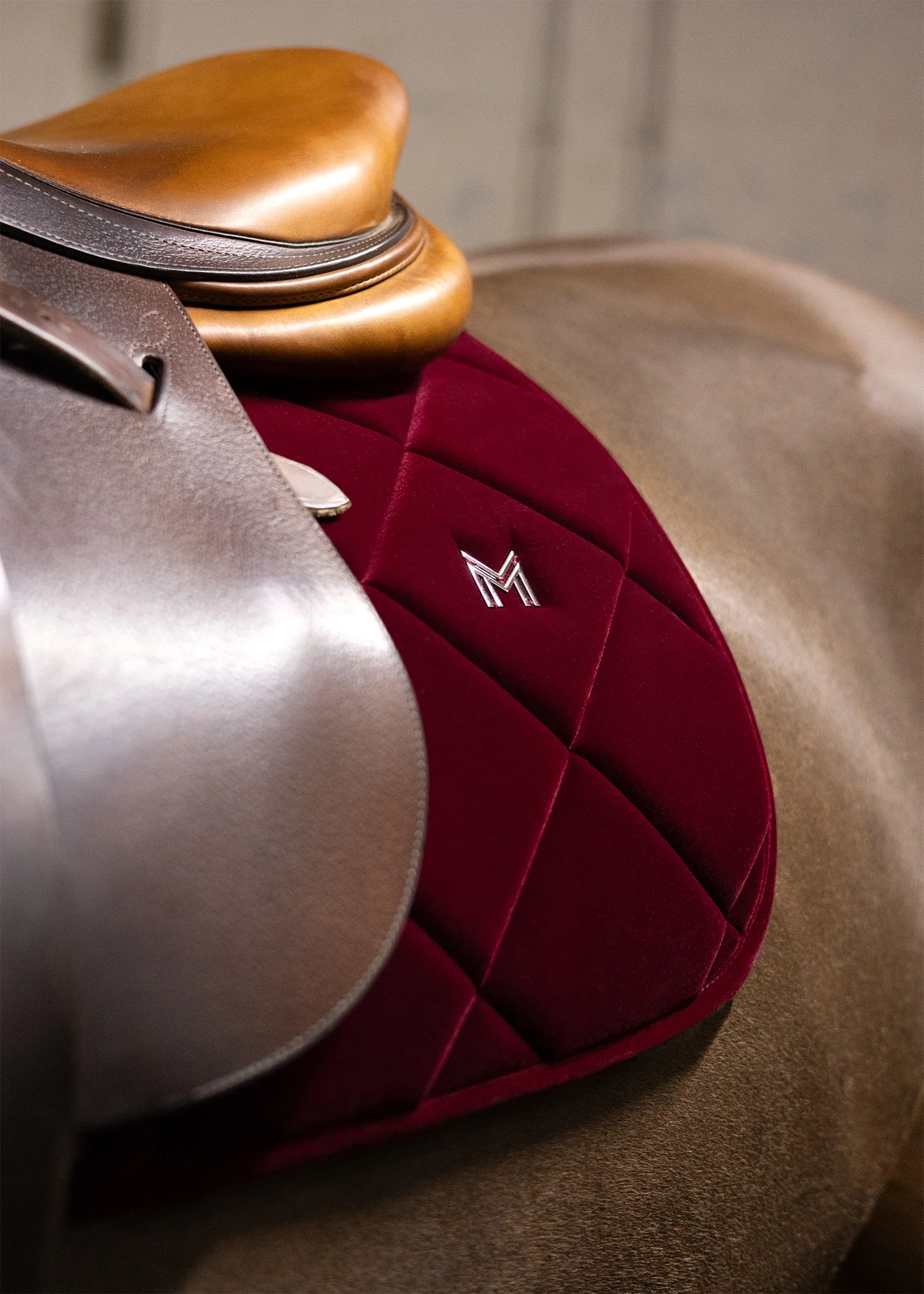 Velvet Jumping Saddle Pad (Ruby) - Image 3